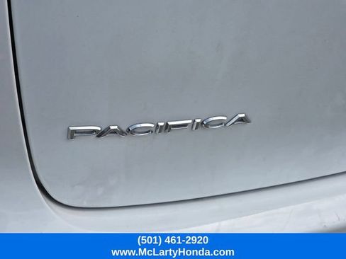 Used 2023 Chrysler Pacifica Touring-L FWD image 10