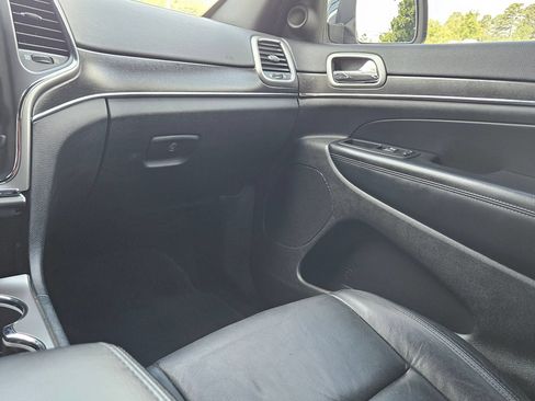 Used 2018 Jeep Grand Cherokee Limited AWD/4WD image 11