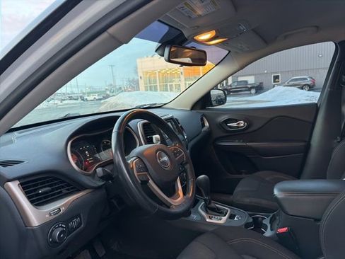 Used 2016 Jeep Cherokee Latitude w/ Cold Weather Group image 14