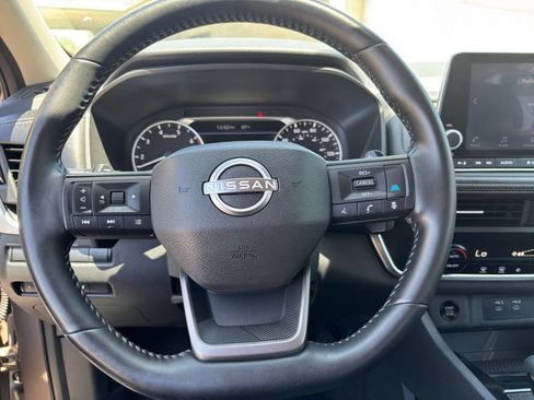 Used 2025 Nissan Rogue SV FWD image 30