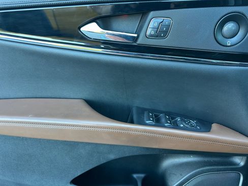 Used 2022 Lincoln Nautilus Reserve image 11