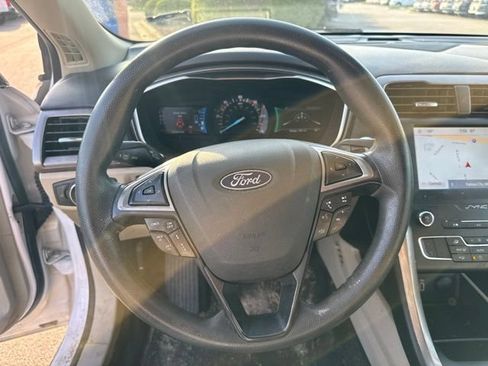 Used 2019 Ford Fusion SE FWD image 13