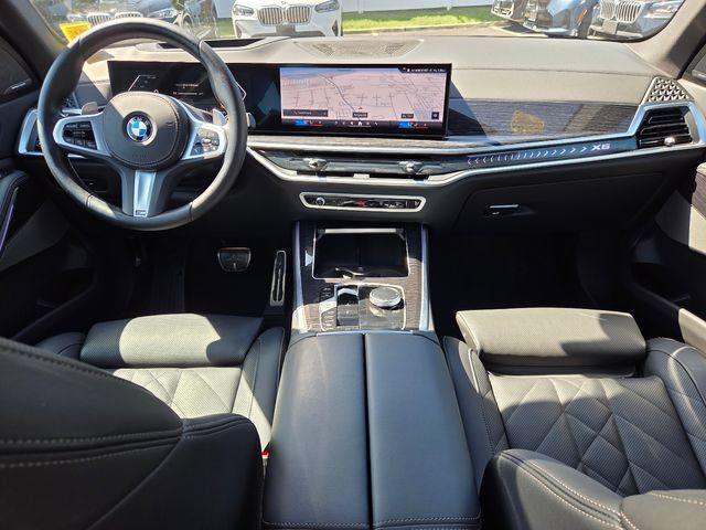 Used 2025 BMW X5 xDrive40i w/ M Sport Package AWD/4WD image 12