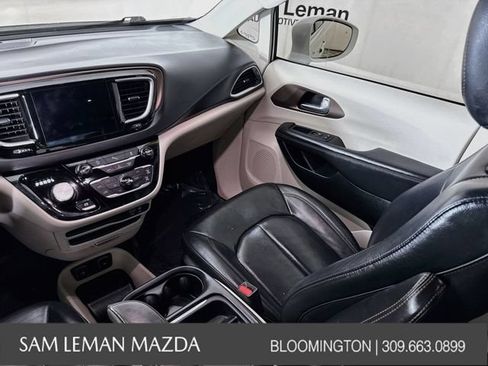 Used 2018 Chrysler Pacifica Touring-L w/ Premium Audio Group FWD image 21