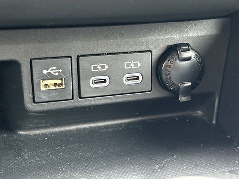 Used 2023 Toyota Highlander LE image 31