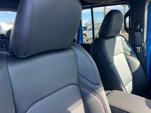 New 2026 Jeep Gladiator Sport AWD/4WD image 10