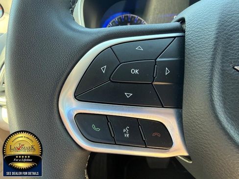 Used 2023 Chrysler Pacifica Touring-L FWD image 10