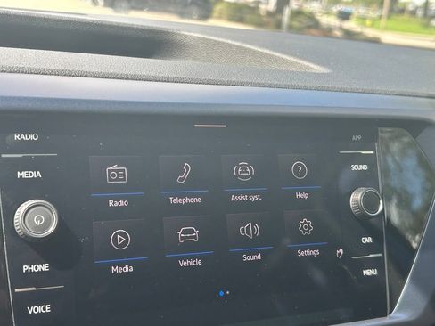 Certified 2022 Volkswagen Taos SE FWD image 16