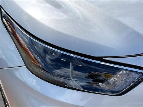 Used 2023 Toyota Highlander XLE FWD image 28