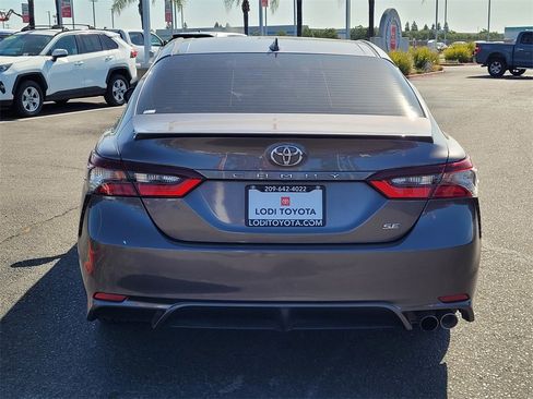 Used 2022 Toyota Camry SE image 5