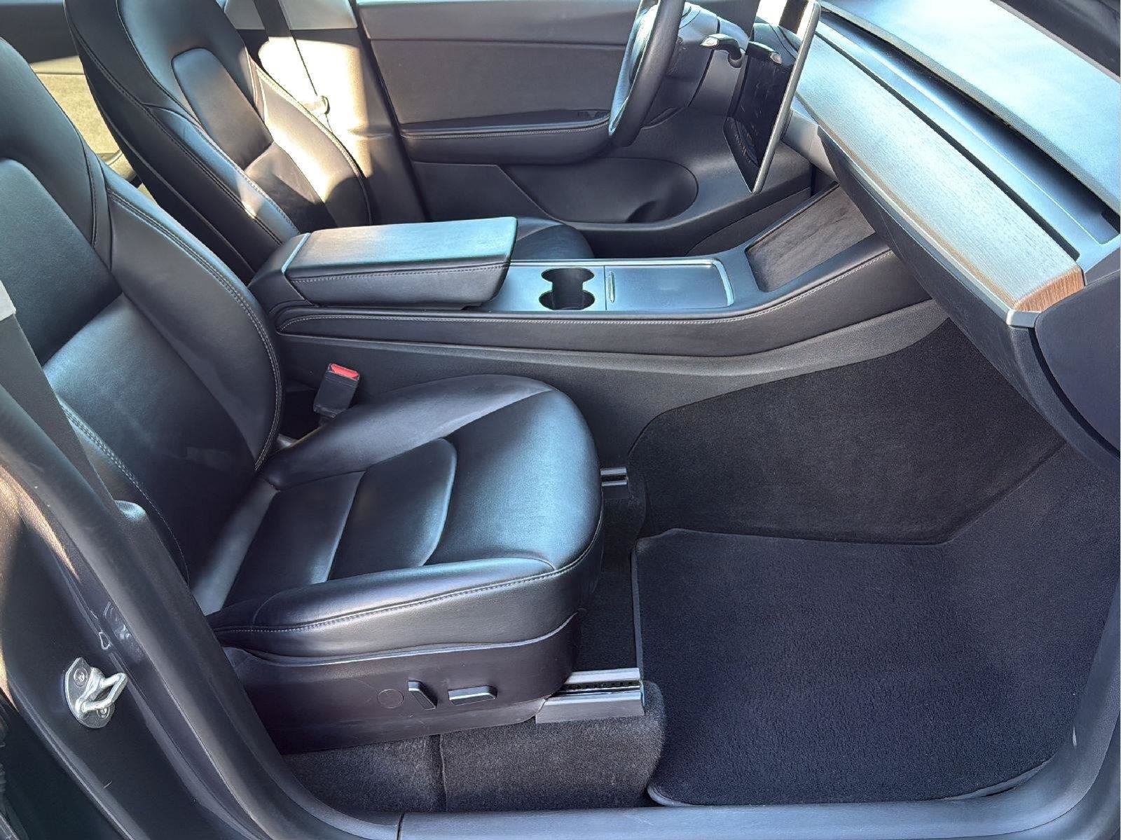 Used 2022 Tesla Model Y Long Range AWD/4WD image 24