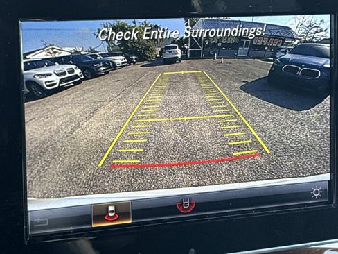 Used 2018 Mercedes-Benz GLC 300 w/ Premium Package image 27