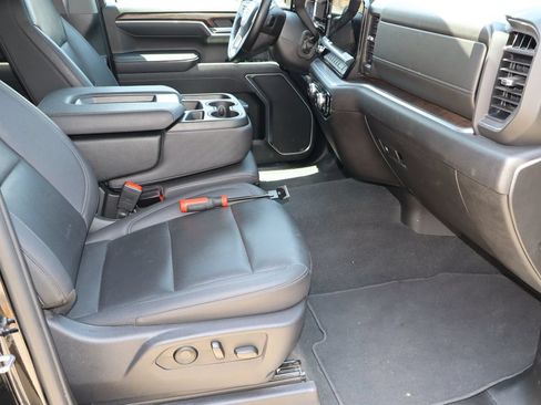 Used 2025 GMC Sierra 1500 SLT AWD/4WD image 16