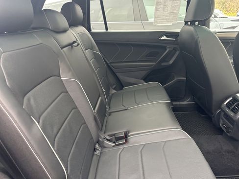 Certified 2022 Volkswagen Tiguan SEL R-Line image 41