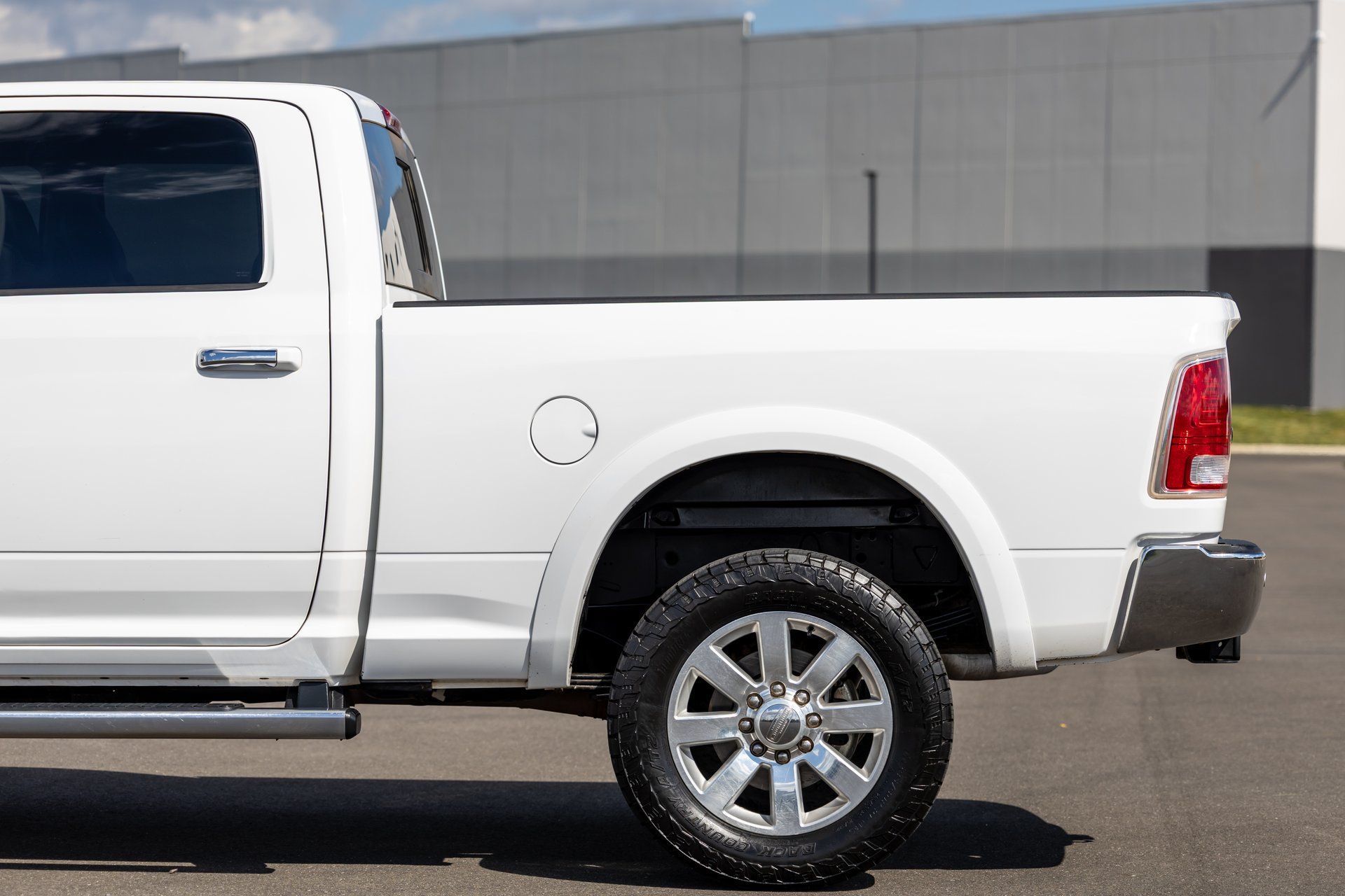Used 2018 RAM 3500 Laramie w/ Cold Weather Group AWD/4WD image 19