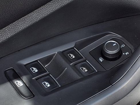 Certified 2022 Volkswagen Jetta SE image 21