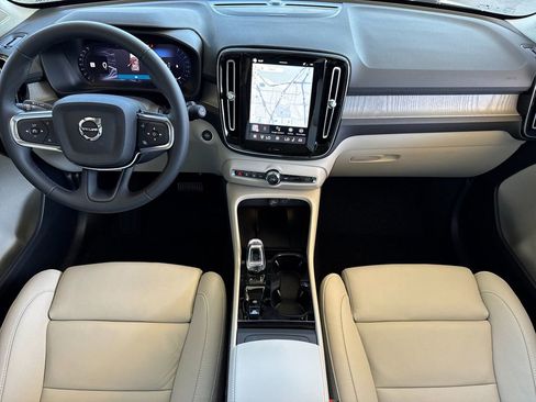 New 2026 Volvo XC40 B5 Ultra image 12