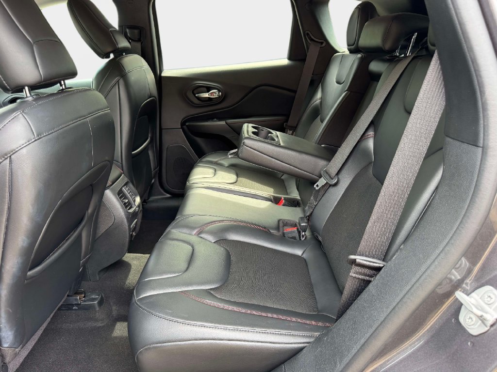 Used 2020 Jeep Cherokee Trailhawk AWD/4WD image 12