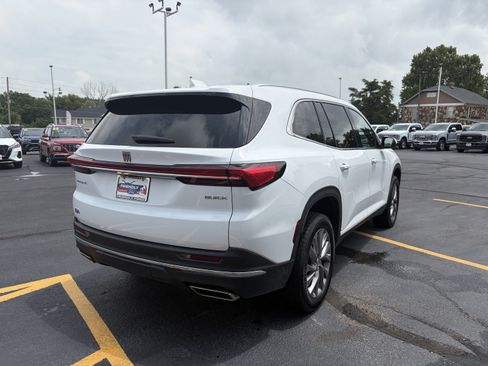 Used 2025 Buick Enclave Preferred FWD image 8