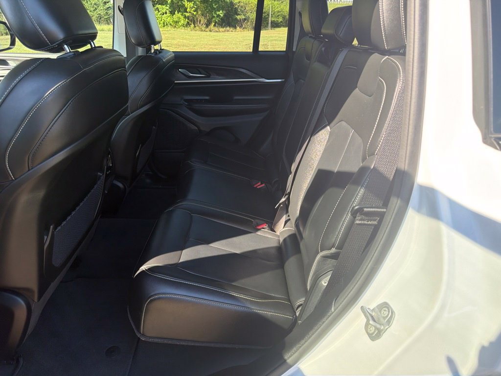 Used 2023 Jeep Grand Cherokee Limited w/ Black Appearance Package RWD image 31