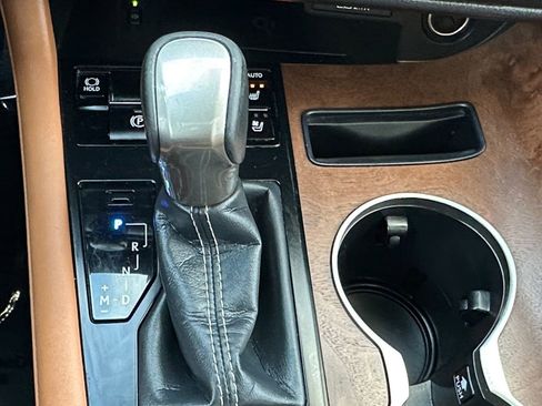 Used 2021 Lexus RX 350L Premium w/ Premium Package image 17