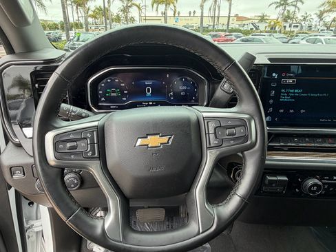 Used 2025 Chevrolet Silverado 1500 LT RWD image 12