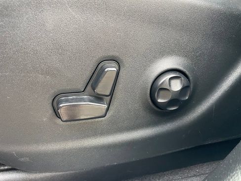 Used 2019 Jeep Cherokee Limited AWD/4WD image 29