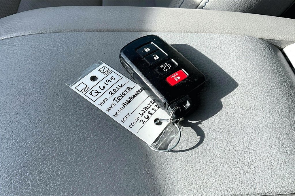 Used 2016 Toyota Highlander Limited w/ Driver Technology Package AWD/4WD image 11