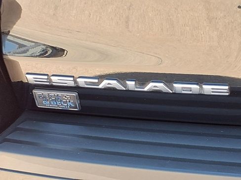 Certified 2018 Cadillac Escalade Premium Luxury image 10