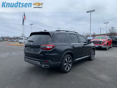 Used 2025 Honda Pilot Touring image 7