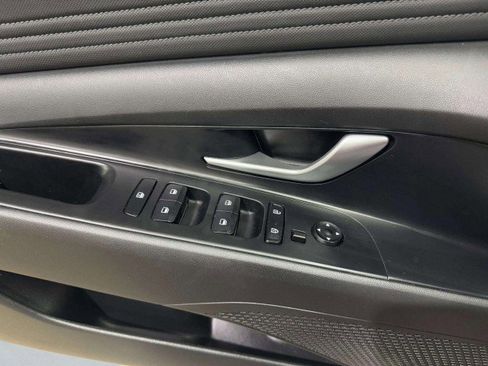 Used 2022 Hyundai Elantra Limited image 10