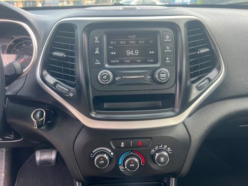 Used 2015 Jeep Cherokee Sport FWD image 15