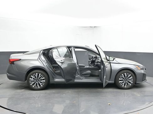 Used 2024 Nissan Altima 2.5 SV AWD/4WD image 41
