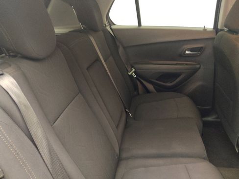 Used 2020 Chevrolet Trax LT FWD image 19