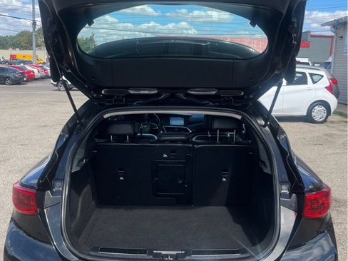 Used 2018 INFINITI QX30 AWD image 16