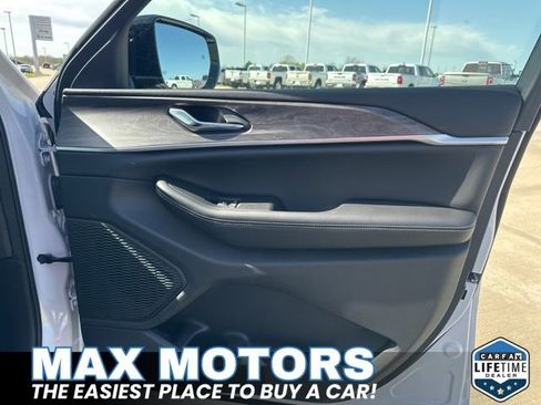 Used 2024 Jeep Grand Cherokee Limited w/ Luxury Tech Group II AWD/4WD image 45