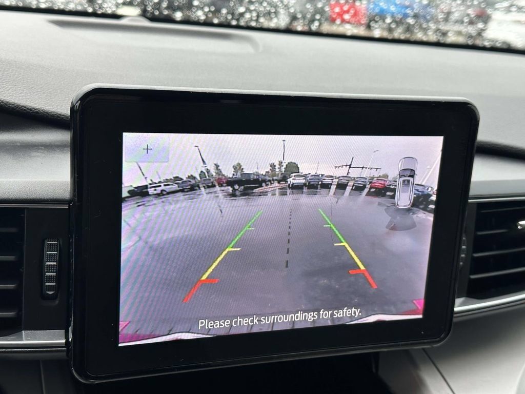Used 2023 Ford Explorer XLT w/ Equipment Group 202A AWD/4WD image 20