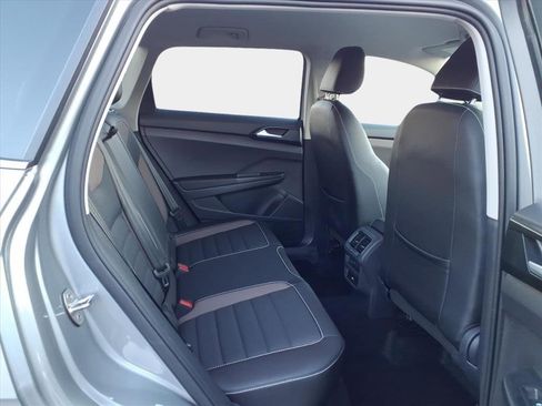 Used 2022 Volkswagen Taos SEL image 15