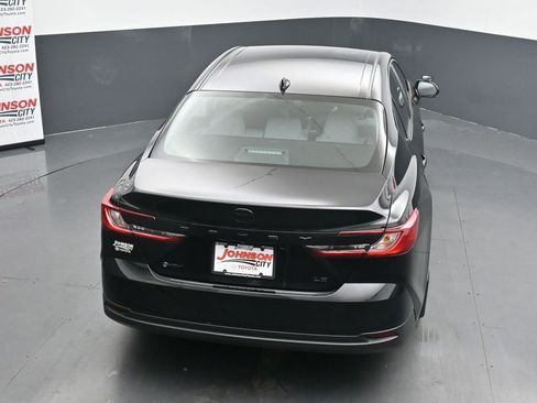 Used 2025 Toyota Camry LE image 16