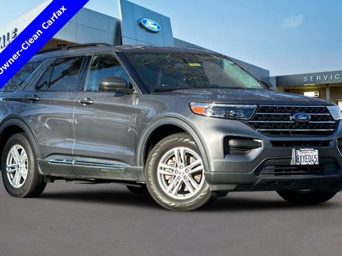 Used 2021 Ford Explorer XLT image 2