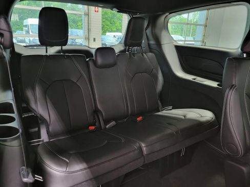 New 2027 Chrysler Pacifica Select AWD/4WD image 10