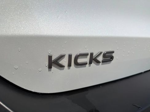 Used 2025 Nissan Kicks SR w/ SR Premium Package FWD image 13