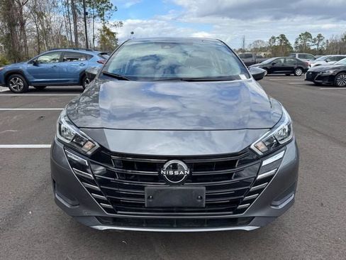 Used 2023 Nissan Versa SV image 2