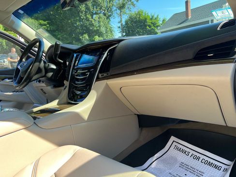 Used 2018 Cadillac Escalade ESV Premium Luxury AWD/4WD image 29