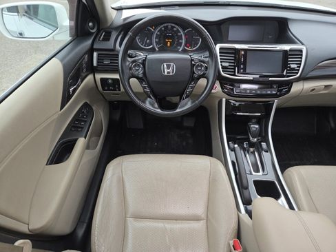 Used 2016 Honda Accord Touring image 23