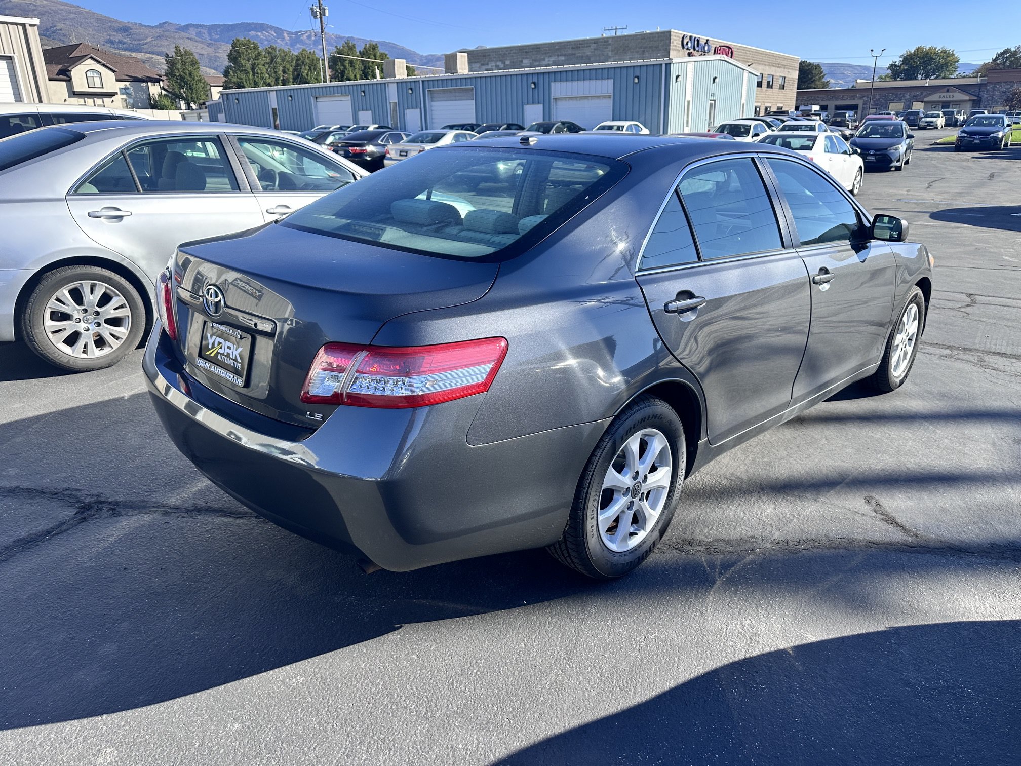 Used 2010 Toyota Camry LE FWD image 3