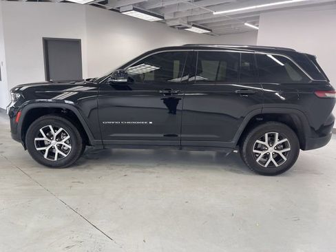 Used 2023 Jeep Grand Cherokee Limited image 6
