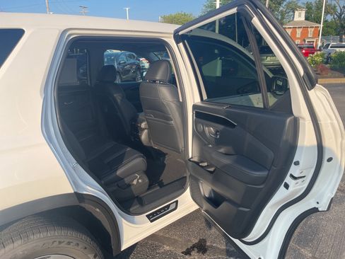 New 2025 Honda Pilot EX-L image 12