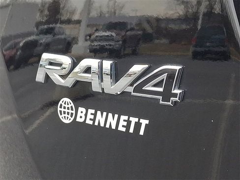 Certified 2018 Toyota RAV4 XLE image 30