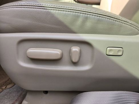 Used 2010 Toyota Sienna XLE image 62